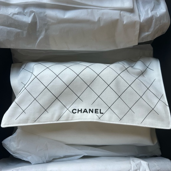 Chanel 2.55 classic small 225 white calfskin in gold hardware - Picture 6 of 11